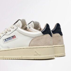 AUTRY MEDALIST LOW SNEAKERS IN LEATHER AND SUEDE COLOR WHITE BLUE