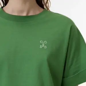 Cropped T-Shirt in Matche Green