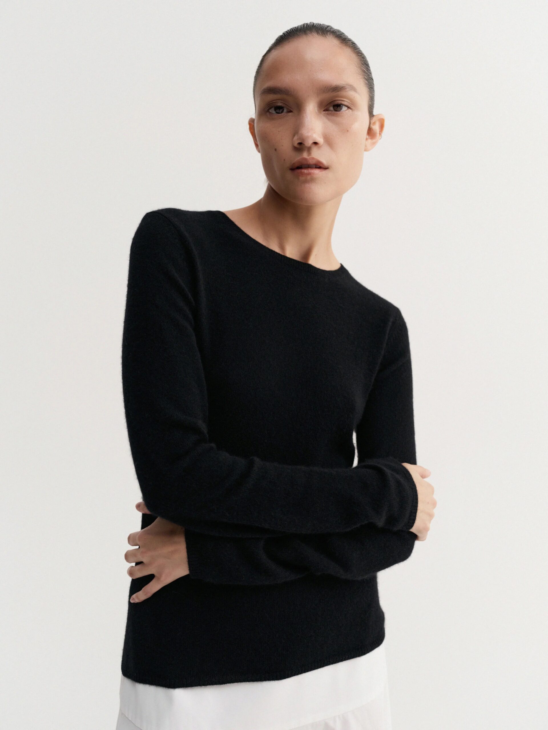 Pullover AWA CREWNECK in Black, ALMADA LABEL