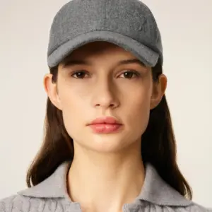 Kappe AMI DE COEUR in Grey, AMI PARIS