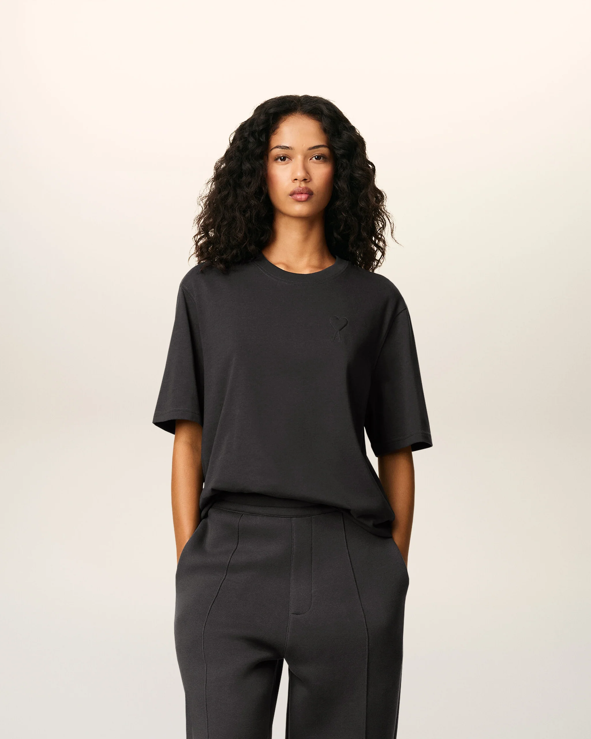 T-Shirt AMI DE COEUR in Anthrazit, AMI PARIS