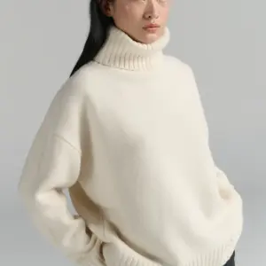 Heavy Turtle in Cream, RHEA