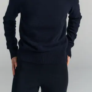 Pullover in Navy, RHEA