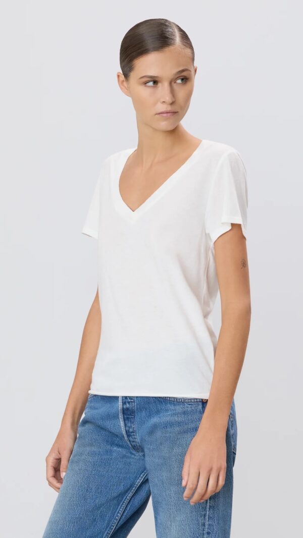 T-Shirt Deep V-Neck in Ivory, Éterne, #CHLOE062