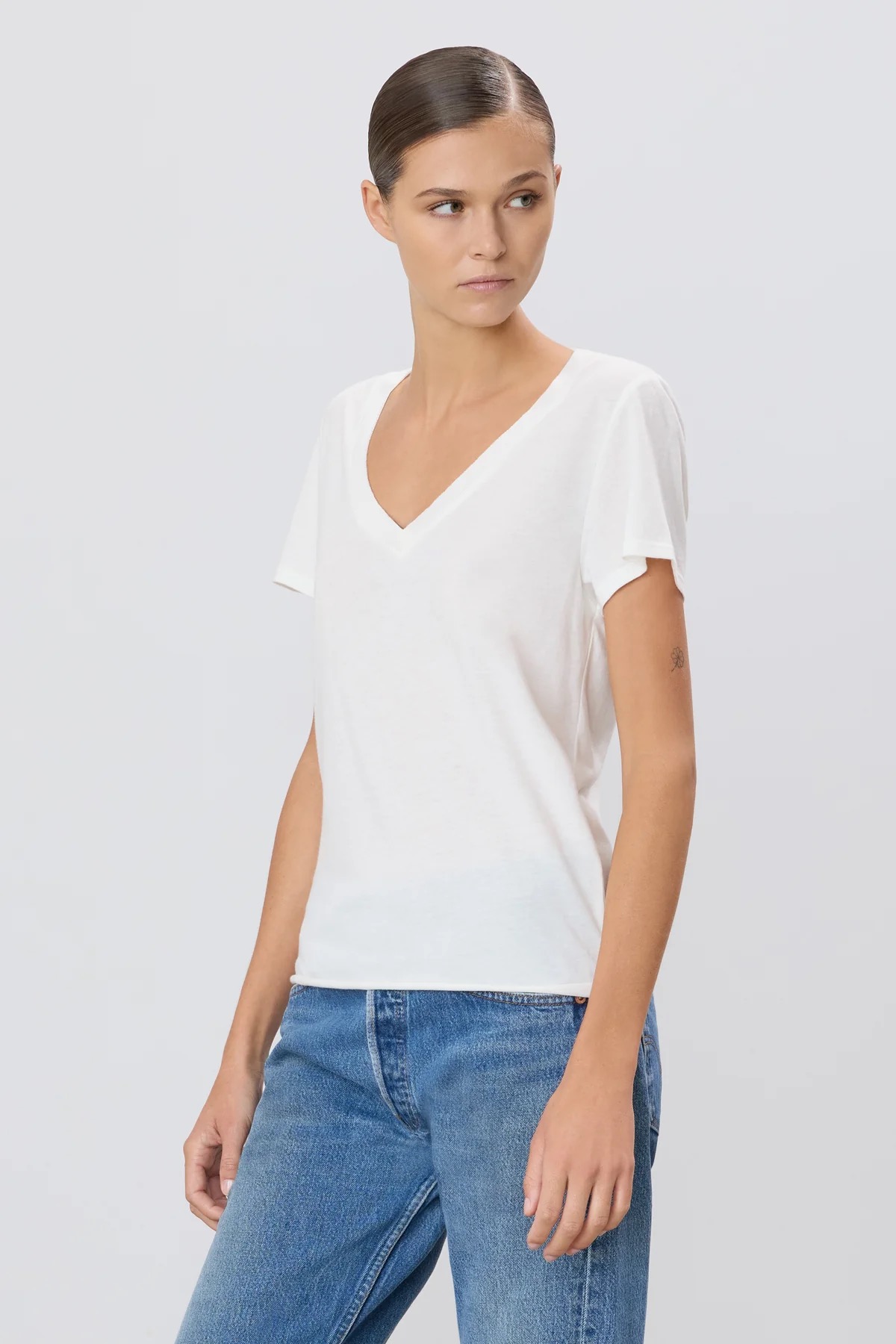 T-Shirt Deep V-Neck in Ivory, Éterne, #CHLOE062