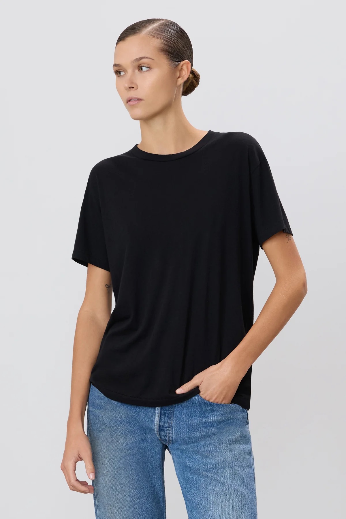 T-Shirt BOYFRIEND in Black, Éterne