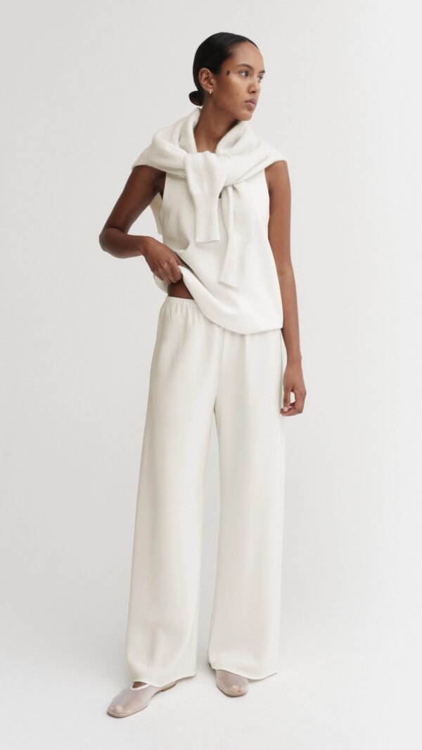 Hose BEA Crepe in Cream, ALMADA Label,