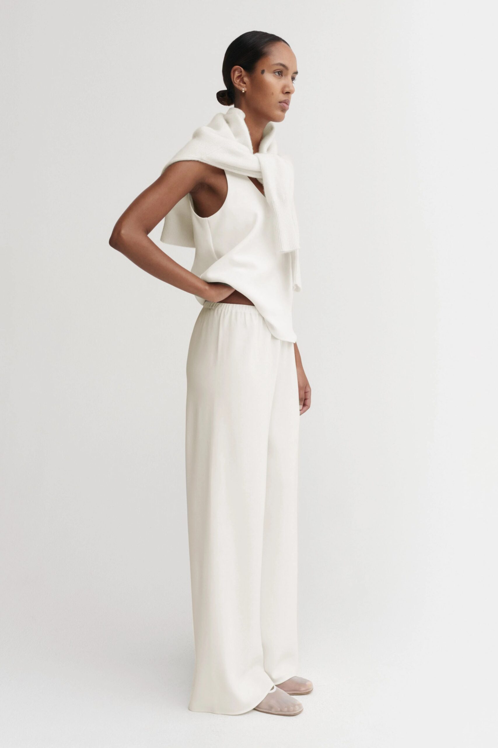 Hose BEA Crepe in Cream, ALMADA Label,
