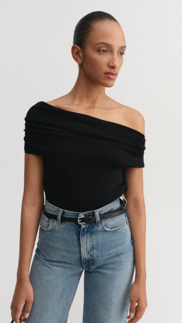 Top POPPY in Black, ALMADA Label,