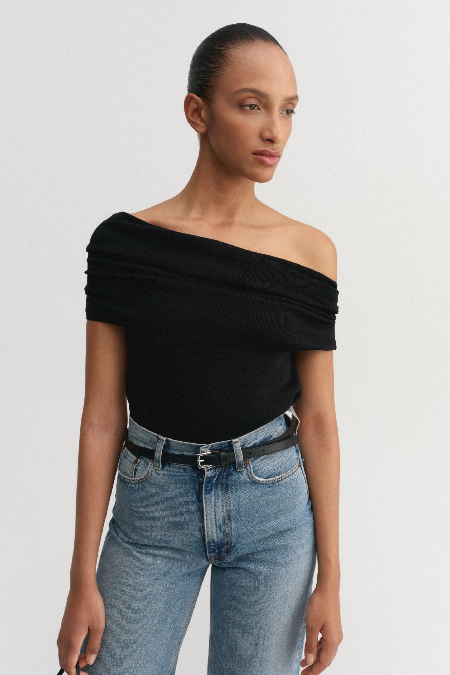 Top POPPY in Black, ALMADA Label,
