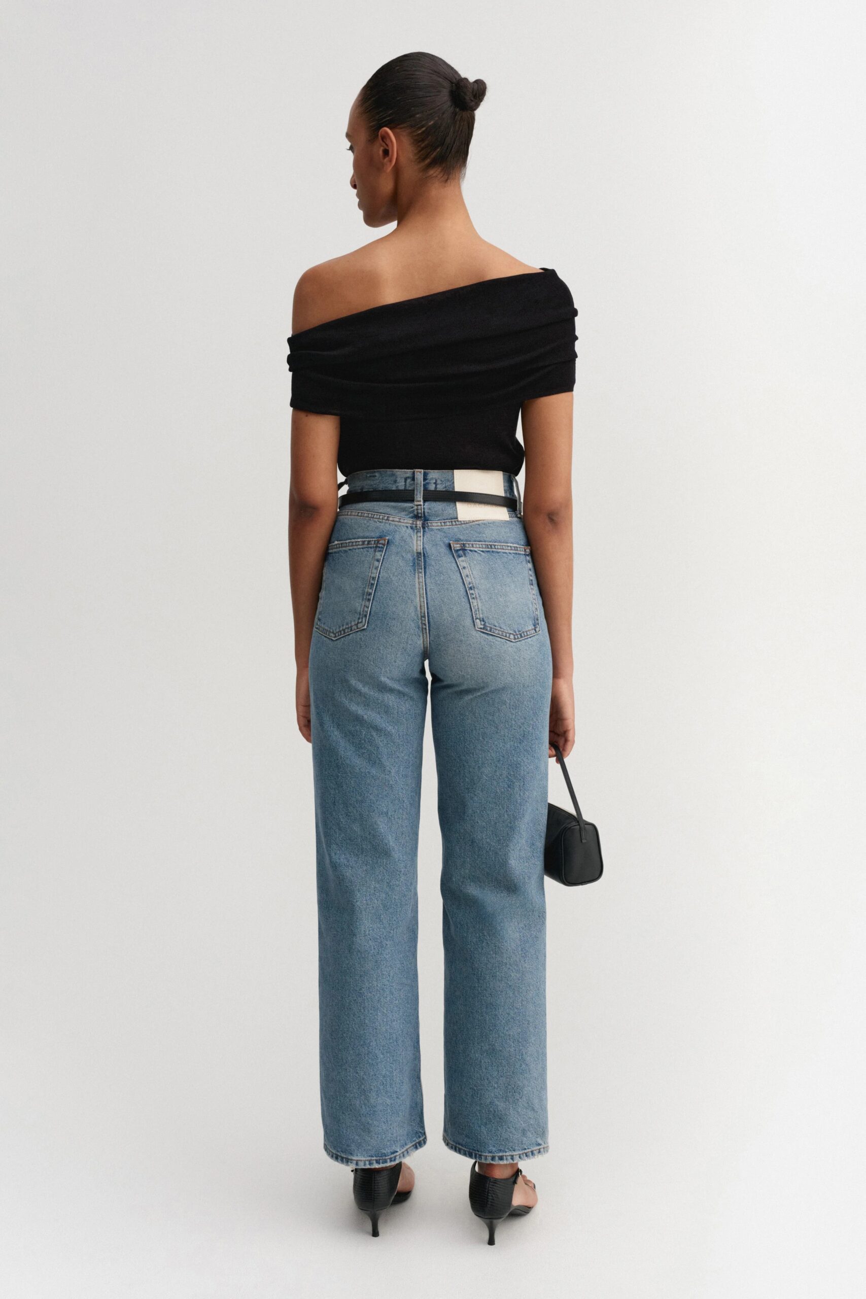Top POPPY in Black, ALMADA Label,