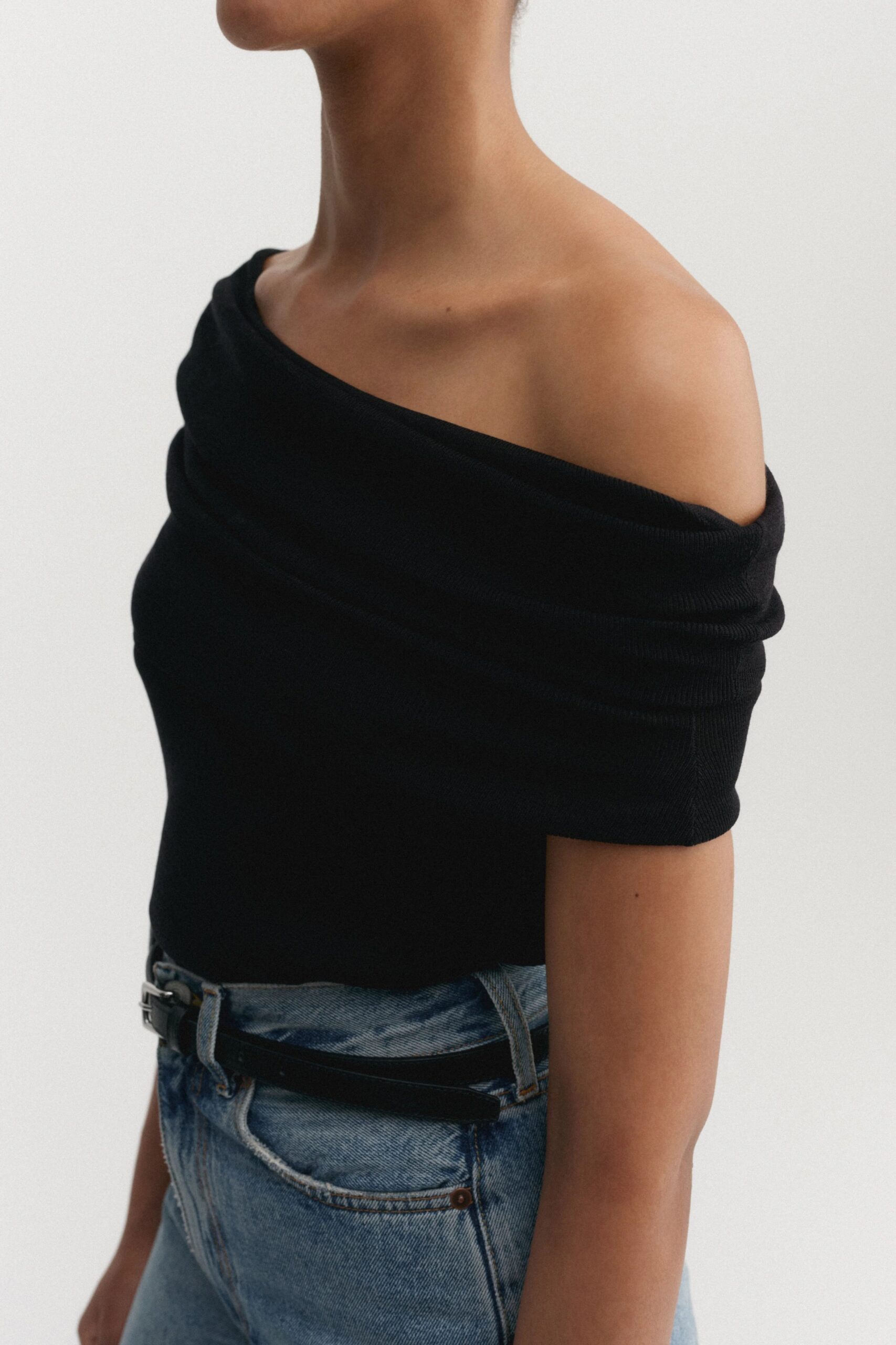 Top POPPY in Black, ALMADA Label,