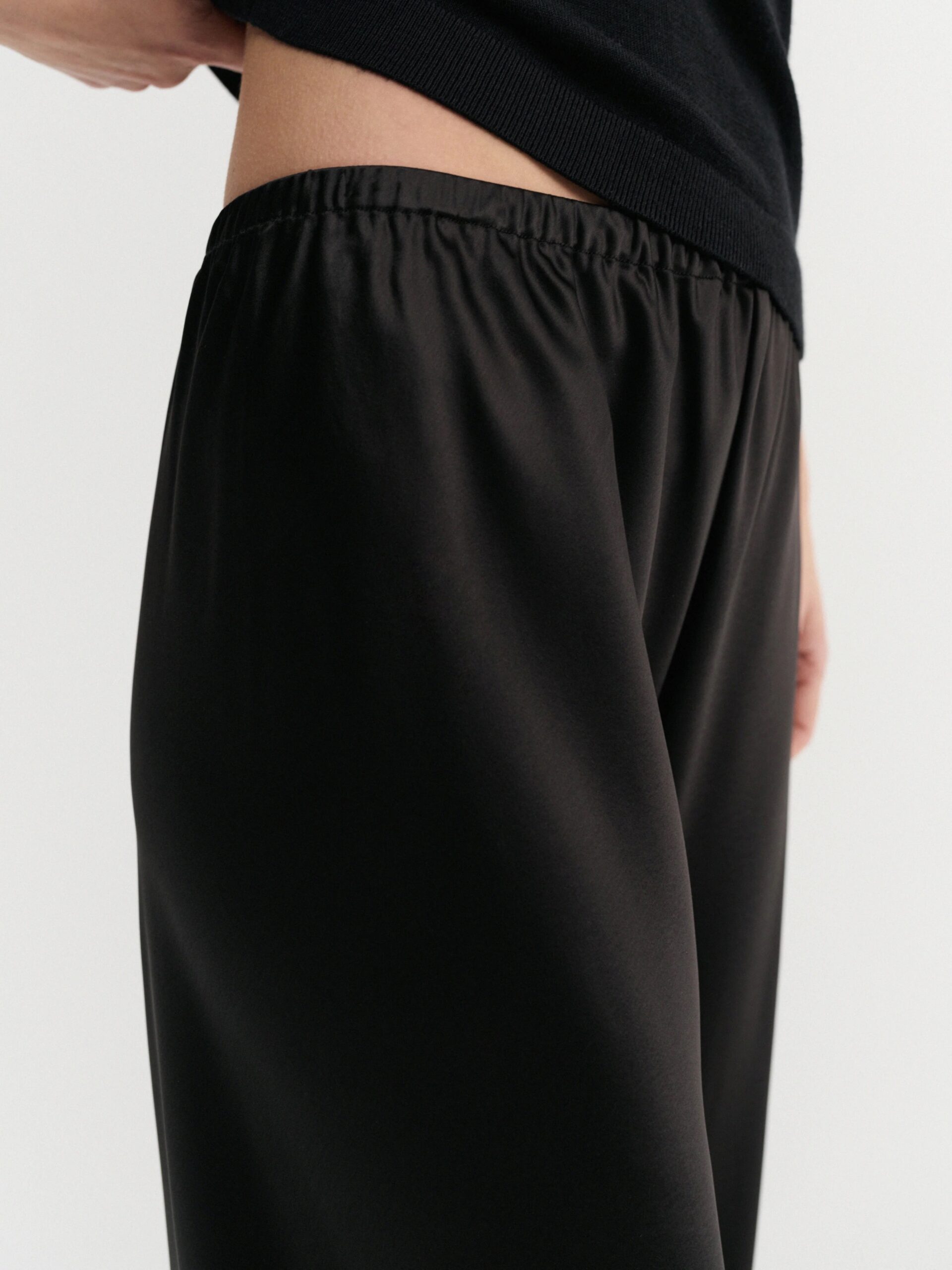 Satin-Hose BIAS in Black, ALMADA LABEL