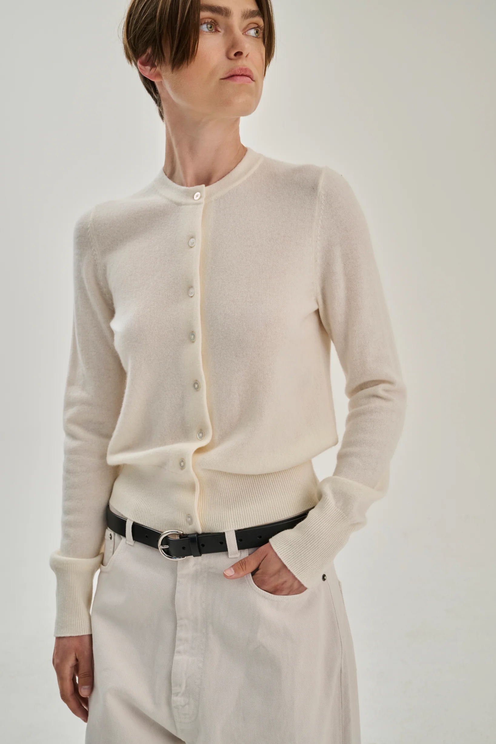 Cardigan Classic in Off White, Rhea