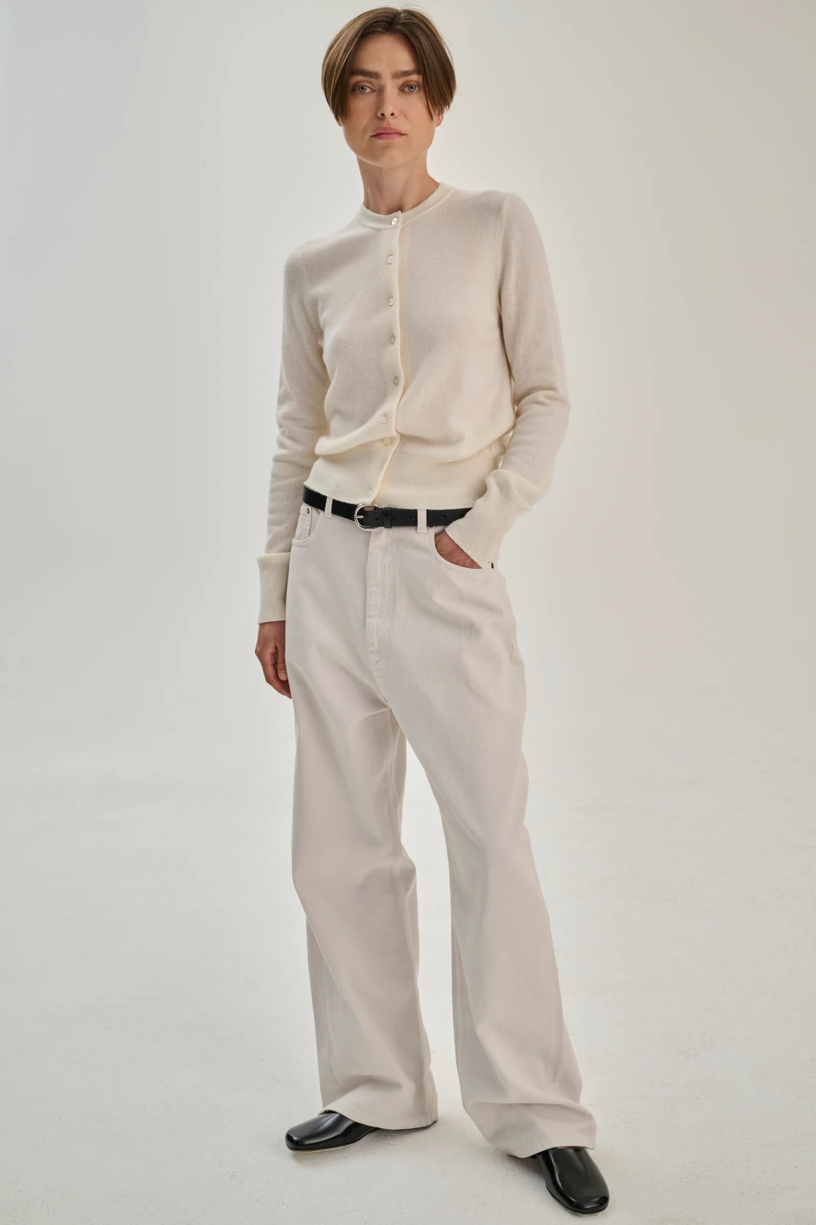 Cardigan Classic in Off White, Rhea