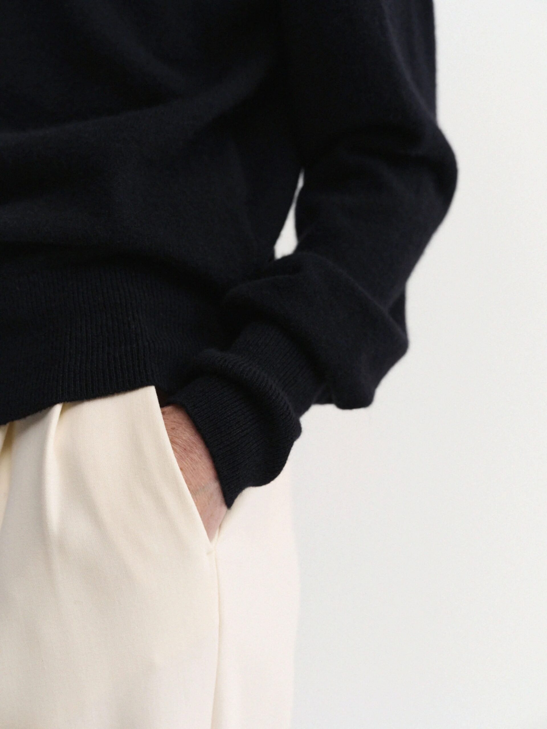 Pullover CECILE in black ALMADA LABEL