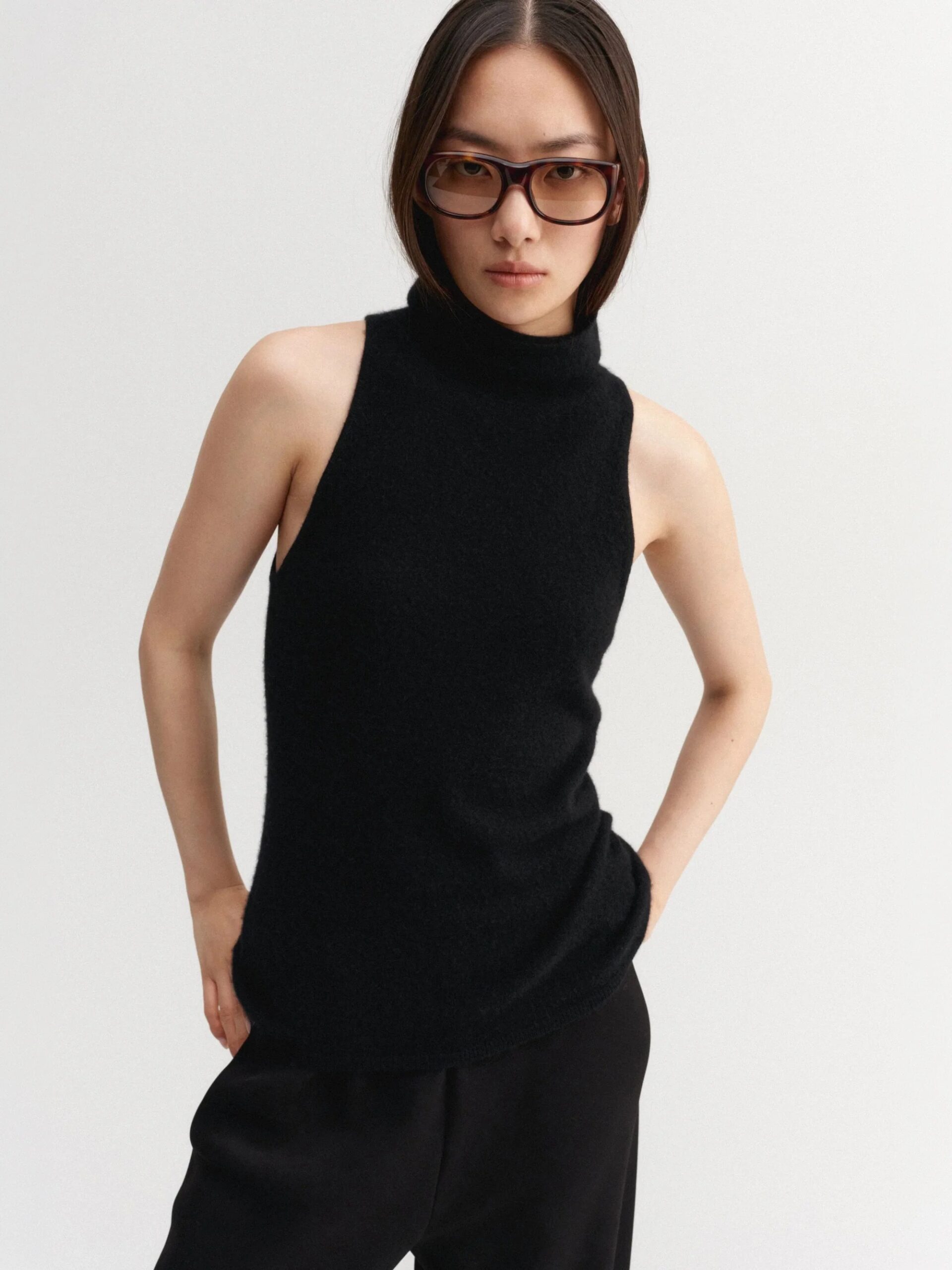 Top VIDA in Black ALMADA LABEL